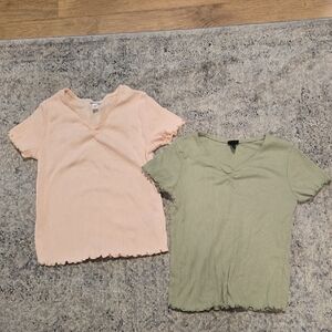 Art Class Ribbed V-Neck T-Shirt in Soft Pink And Green
